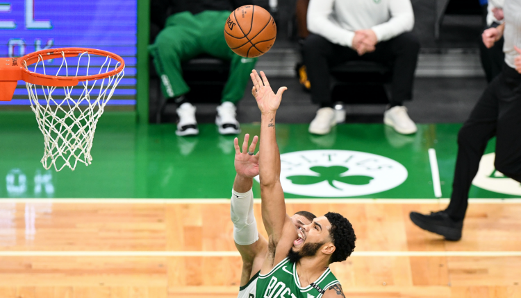 Jayson Tatum defeats Giannis Antetokounmpo several times in a tight Celtics Bucks ending


