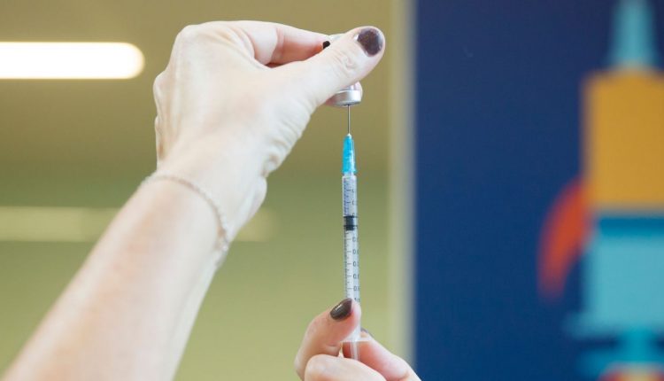 The NBA memo warns teams not to receive and administer the COVID-19 vaccine early

