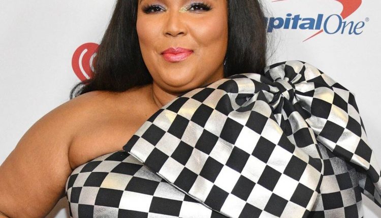 Lizzo surprises her mom with a car this Christmas is so cute

