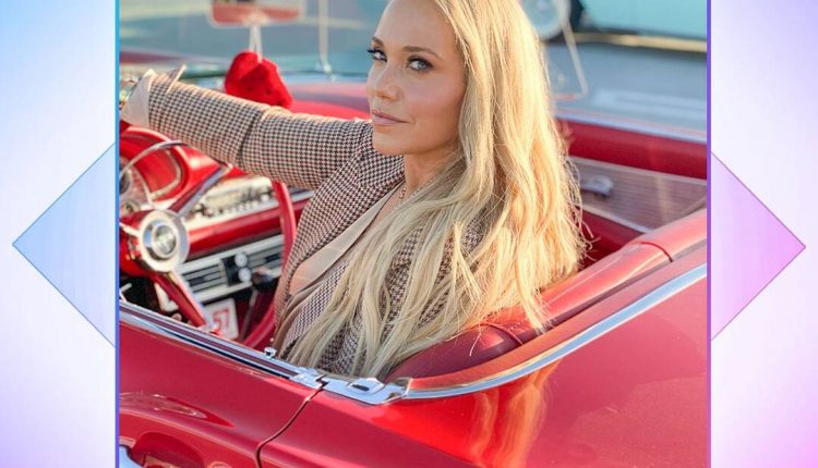 10 things you did not know about Elizabeth Berkley Lauren

