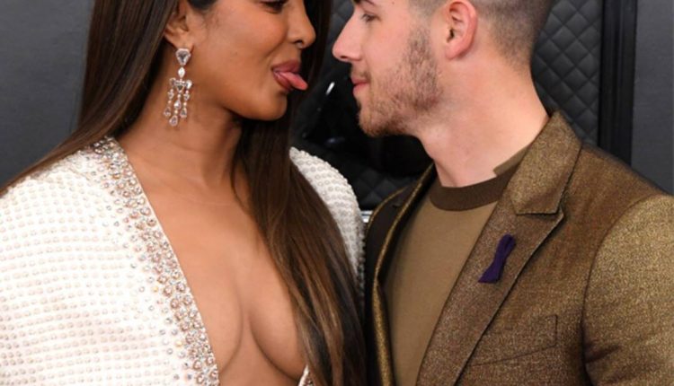 See Nick Jonas' startled answer to Priyanka Chopra's makeup question

