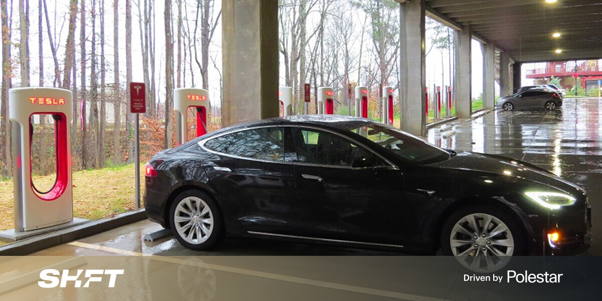 Georgia Introduces the US's First Electric Vehicle Charging “Solar Street”