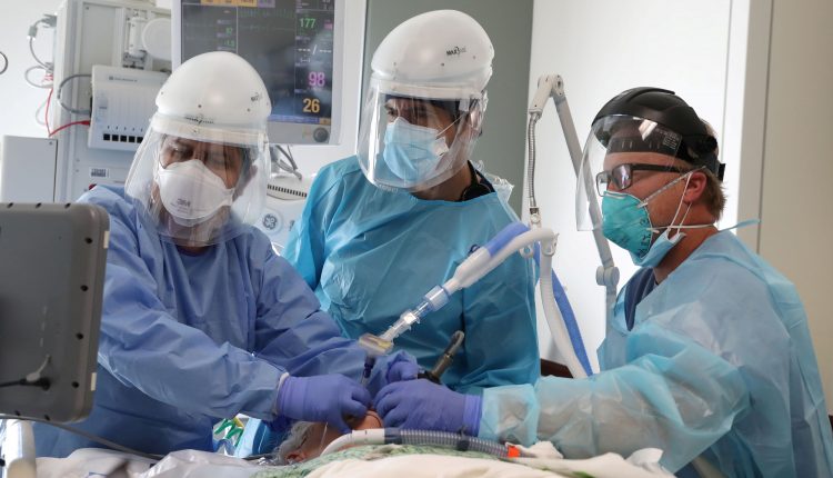 US Covid deaths hit record, researchers find 2 new variants in Ohio

