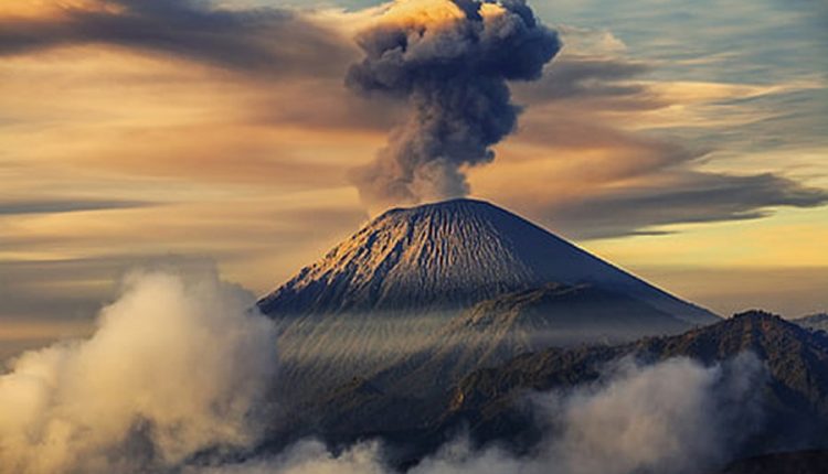 Erupting Volcano on Indonesia's Java Island - Watts Up With That?

