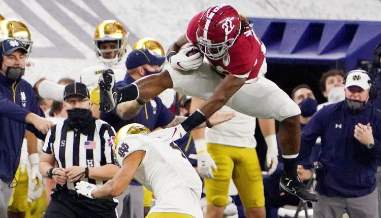 See Alabama's Najee Harris Hurdle Notre Dame and Twitter go wild

