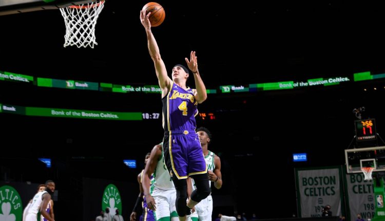 Los Angeles Lakers' Alex Caruso stops the Boston Celtics and saves the team in the final seconds

