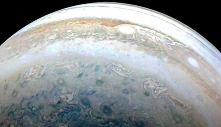 Juno just saw a spacerock crash in Jupiter

