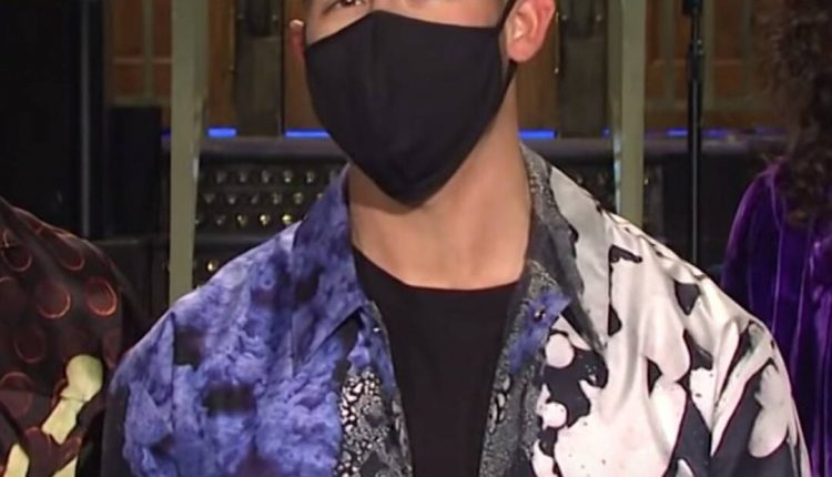 Nick Jonas is advised by Bowen Yang, Ego Nwodim in the SNL Promo

