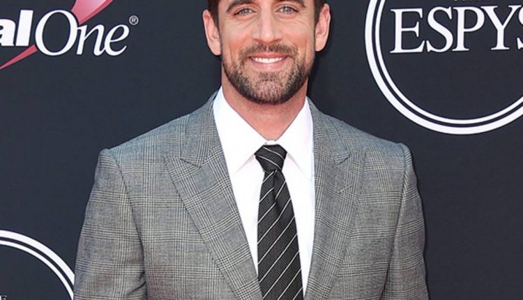 Aaron Rodgers announces he's engaged during the NFL Honors

