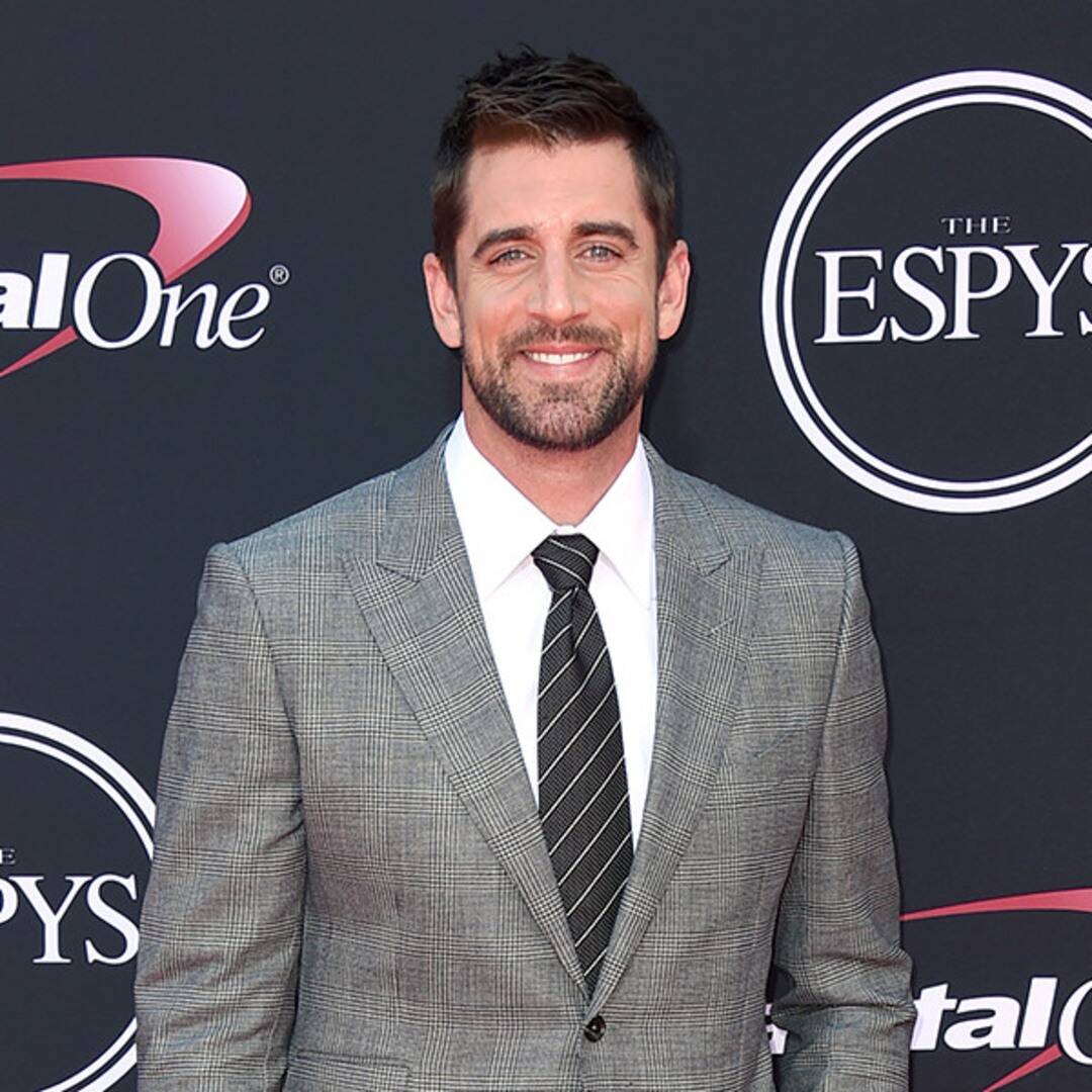 Aaron Rodgers announces he's engaged during the NFL Honors