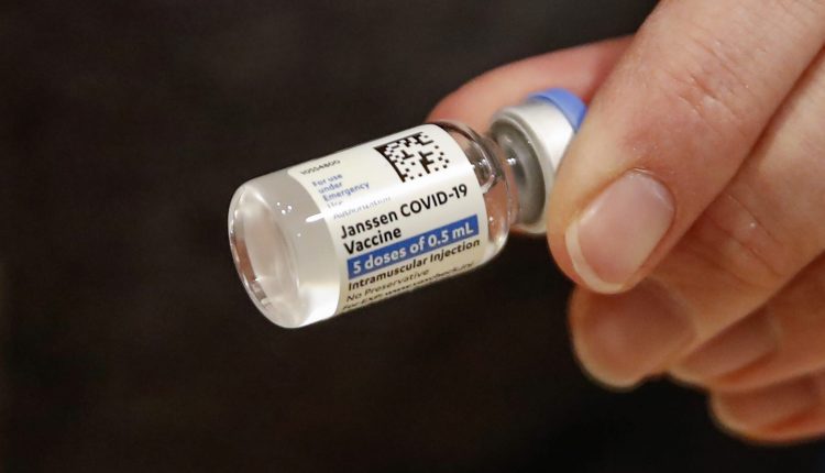 Die Verteilung von J & J Covid-Impfstoffen in armen schwarzen Gemeinden wirft Rassenfragen auf

