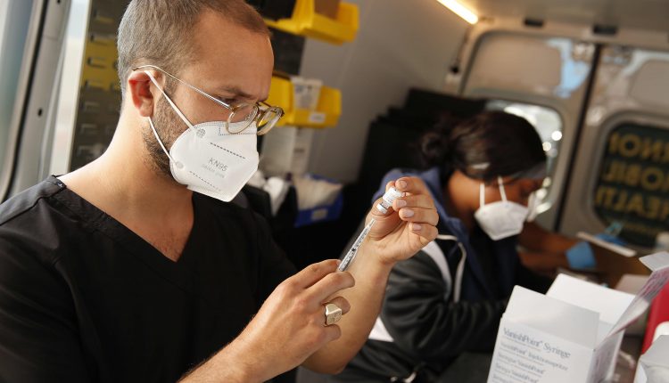 Covid cases are increasing, hospital stays have reached a plateau despite increasing vaccinations

