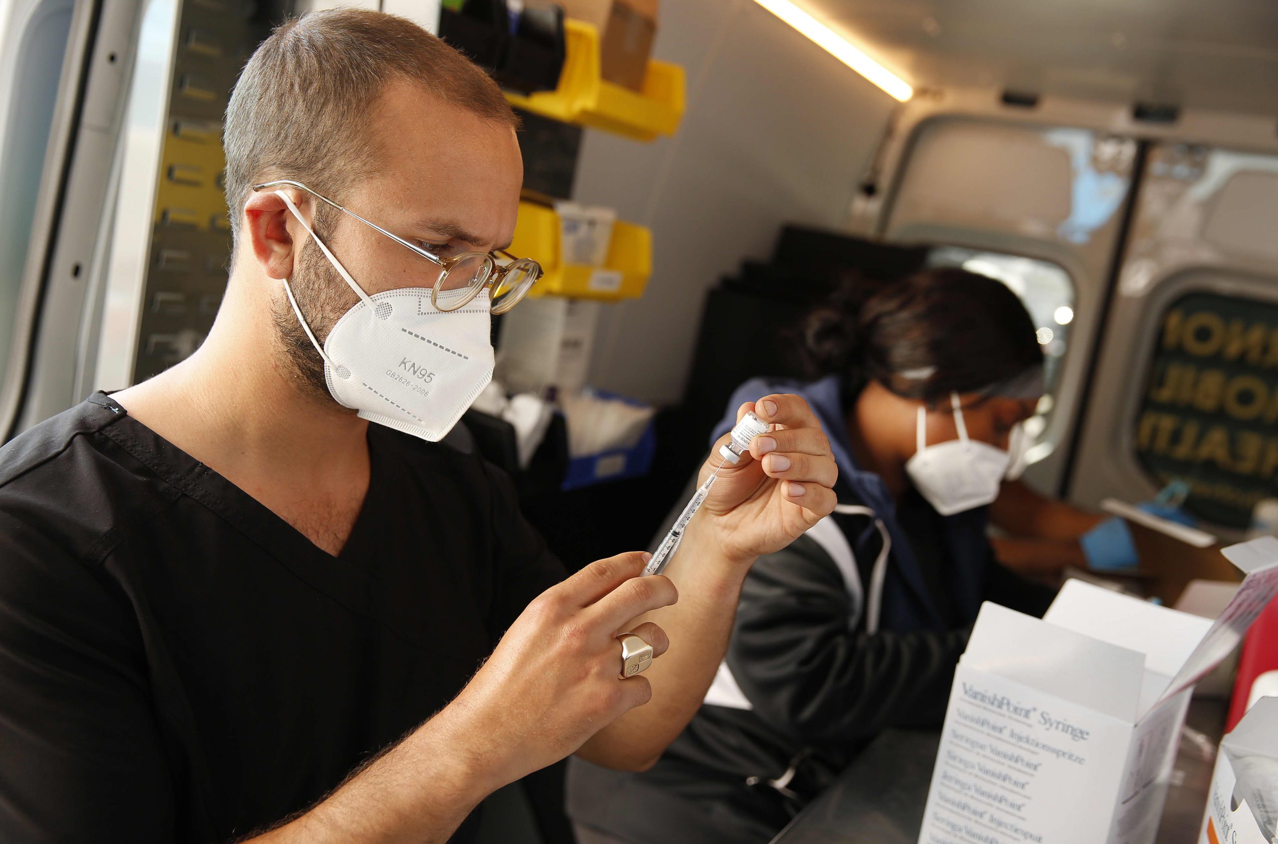 Covid cases are increasing, hospital stays have reached a plateau despite increasing vaccinations