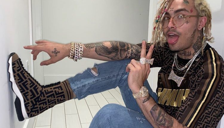 Lil 'Pump shows off his full set of acrylic nails and colored toenails

