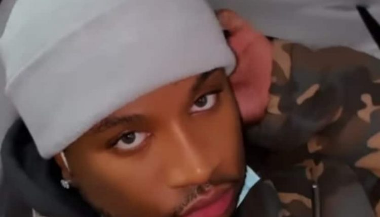 Arrogant Tae shows the new bespoke 'GOAT' jewelry He

