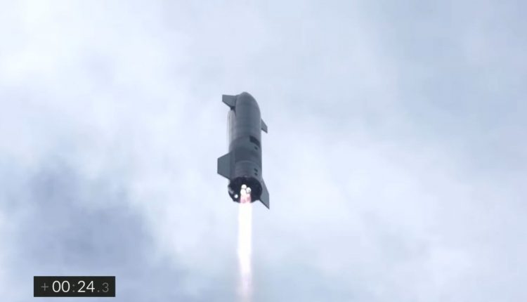 SpaceX's prototype spaceship flies high and holds the landing!


