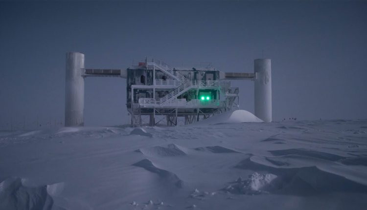 Almost all high-energy neutrinos come from quasars

