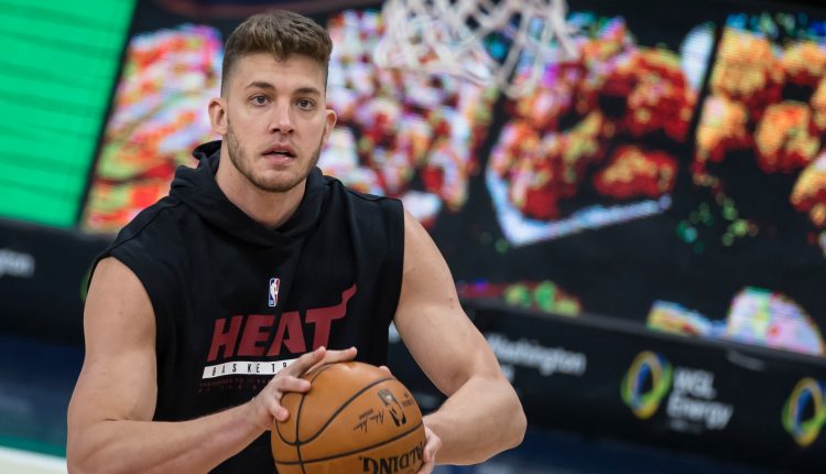 Meyers Leonard Thermal Center says there is ethnic fuzziness during the Call of Duty video game stream

