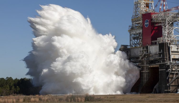 This time NASA's SLS Hotfire lasts the full 8 minutes

