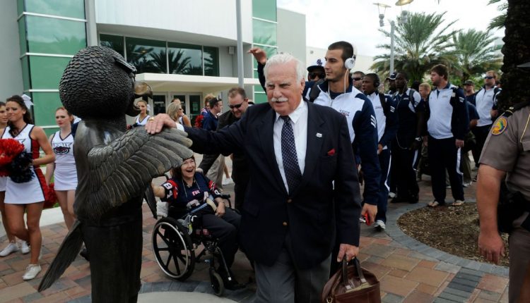 Legendary college football coach Howard Schnellenberger dies at the age of 87

