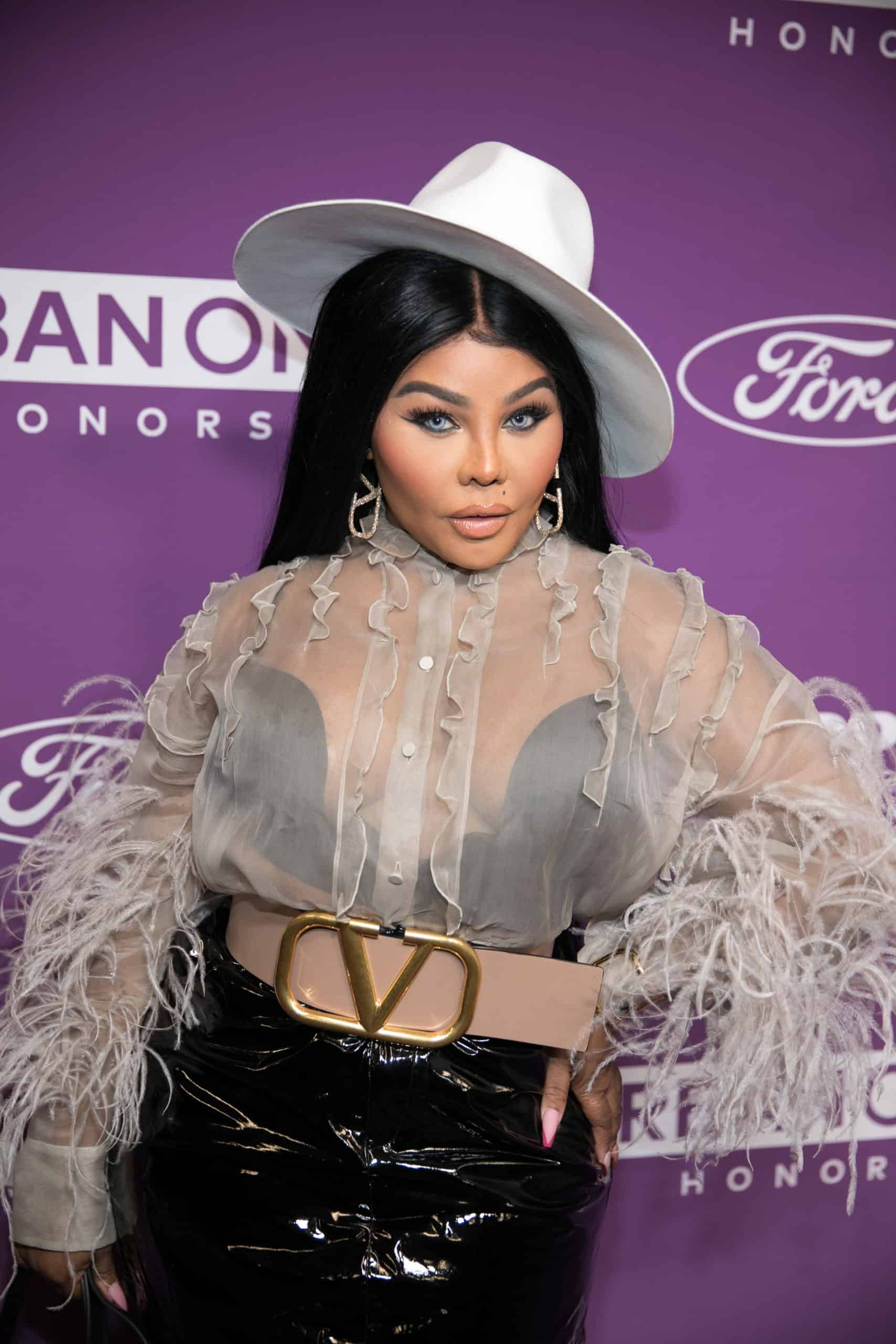 Lil 'Kim will be releasing' The Queen Bee 'memoir this fall:' I'm excited to finally tell my story