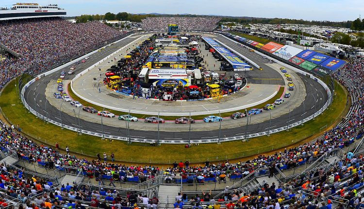 NASCAR racing weather updates: Rain threatens to delay Martinsville night race

