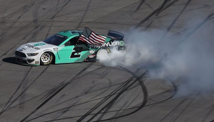   Brad Keselowski wins in Talladega with an overtime pass;  Joey Logano entangled in a wreck in the air

