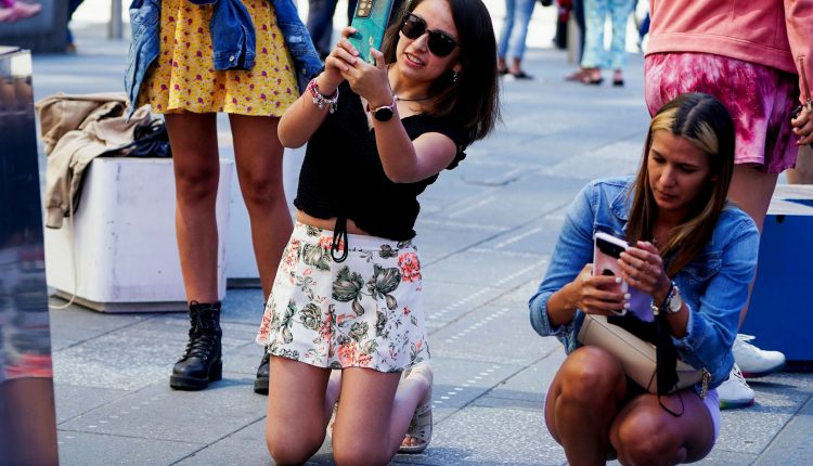 Agency criticizes retail workers saying it makes them "police" vaccine

