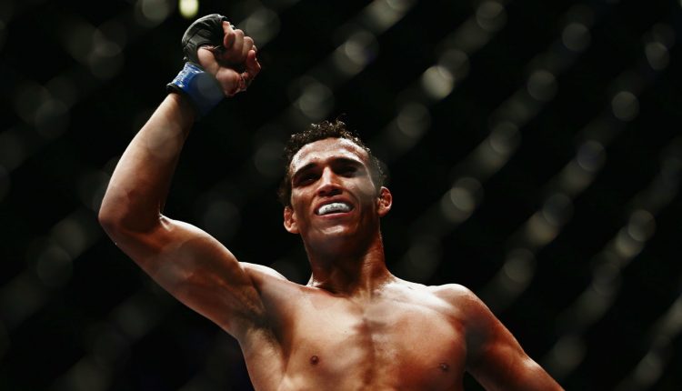 UFC 262 odds, predictions, betting trends for Charles Oliveira vs Michael Chandler

