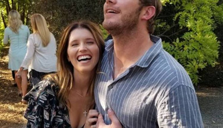 How Chris Pratt supports Katherine while she breastfeeds baby Lyla

