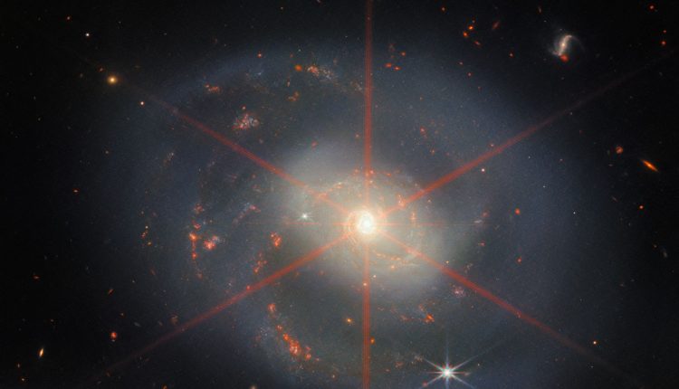 Webbs neues Bild zeigt eine Galaxie in Sternentstehung
