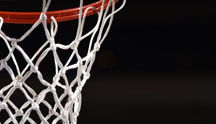 The spectator dies after a hand-to-hand fight at a Vermont middle school basketball game

