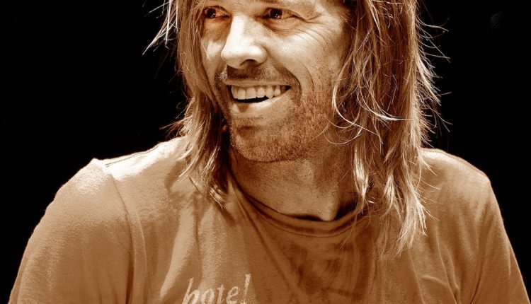 Foo Fighters honor Taylor Hawkins on late drummer's birthday

