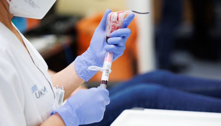 FDA lifts blood donation ban on gay and bisexual men

