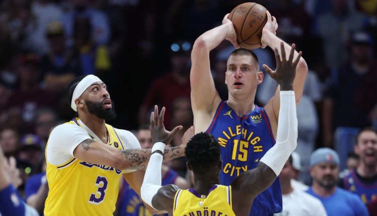 Nikola Jokic's dominant triple-double leads the Nuggets over the Lakers

