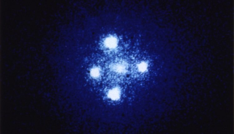 Astronomers see the same supernova four times thanks to a gravitational lens

