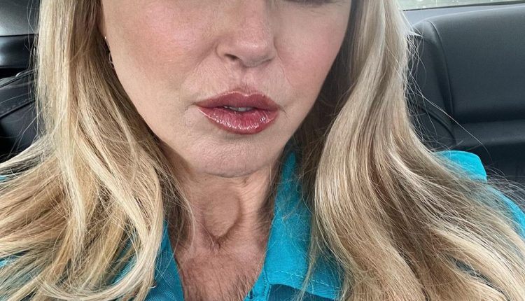 Christie Brinkley slams Wrinkle Brigade critics for mean messages

