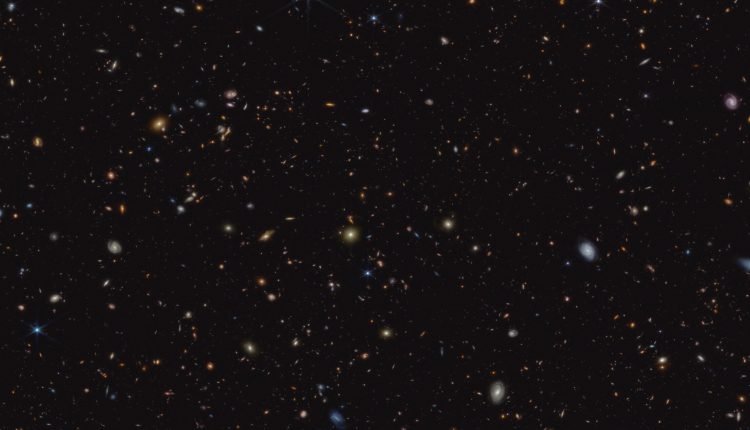 Carbon-based molecules seen just a billion years after the Big Bang

