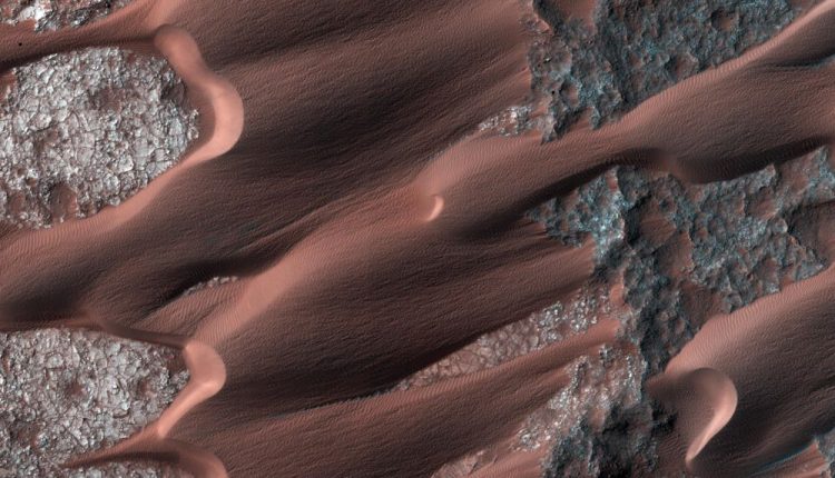 Interpreting Dune Patterns: Insights from Earth and Mars