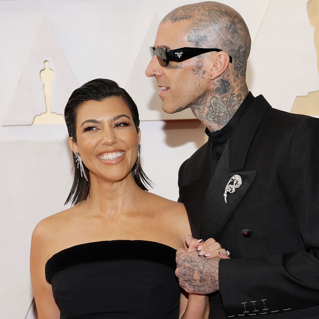 Travis Barker Kisses Pregnant Kourtney Kardashian's Bare Baby Bump