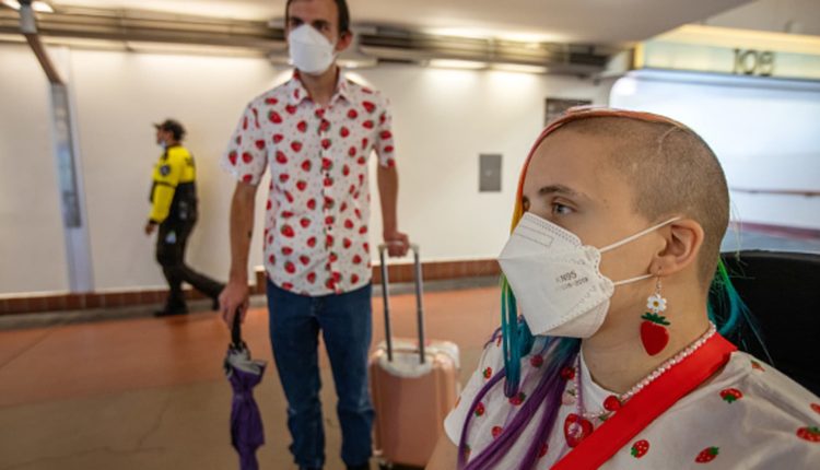 When to wear masks as cases rise, new variants emerge in U.S.