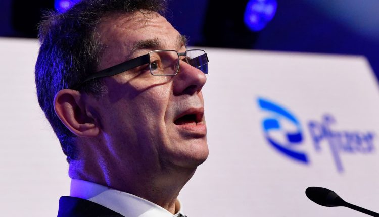 Pfizer cuts earnings, revenue guidance as Covid sales slump