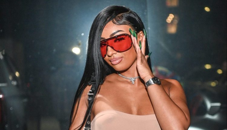 Baewatch? Rubi Rose & Stylist Dyeland London Share Kiss (Photo)