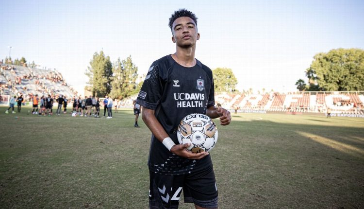 Da'vian Kimbrough, 13, is more than America's youngest pro