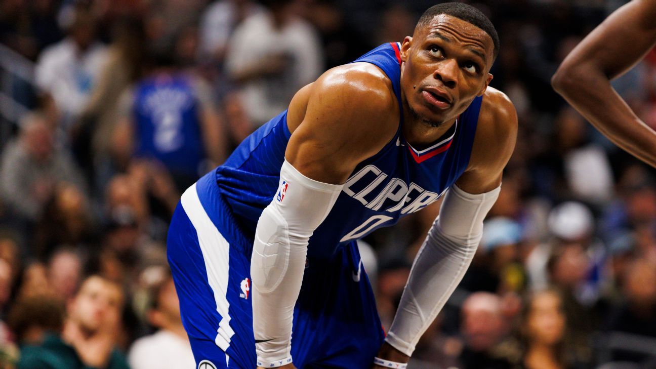Russell Westbrook has words with fan late in Clippers' loss