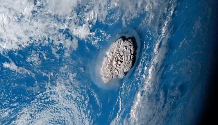 Hunga Tonga-Hunga eruption sent enough water vapor into the stratosphere to cause a rapid change in chemistry – Watts Up With That?