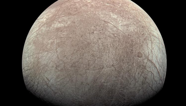 Juno Measures How Much Oxygen is Being Produced by Europa