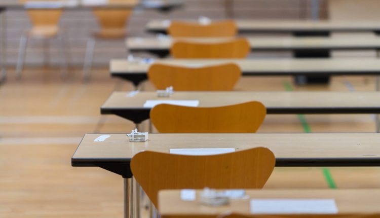 Oklahoma School Under Investigation For Toe-Sucking Competition