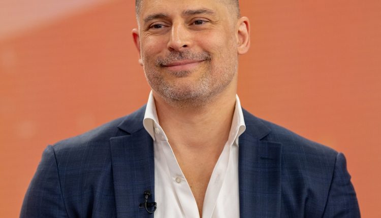 Joe Manganiello Praises This Actress for "Aging Backwards"