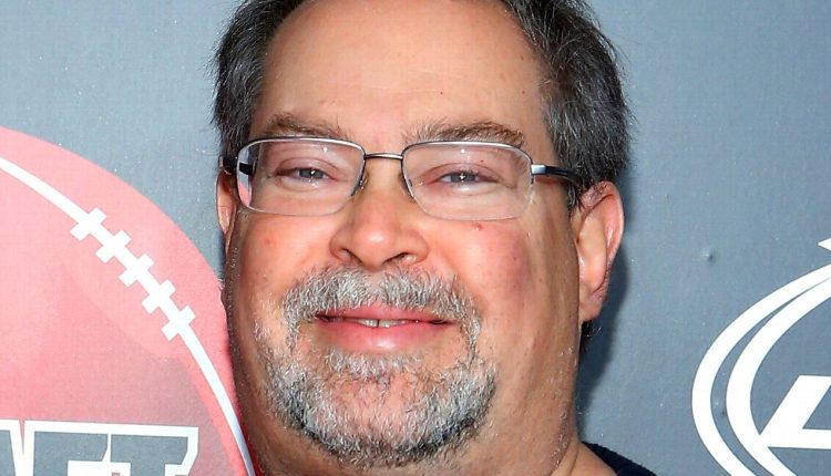 Howie Schwab, a longtime ESPN producer and quiz show star, has died

